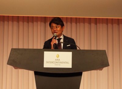 年頭あいさつで目標数字を提示する田谷和正会長