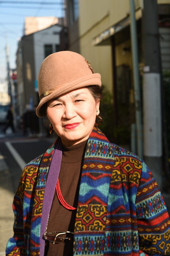 ハットを斜めにかぶった姿が凛々しい