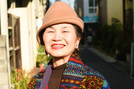 ハットを斜めにかぶった姿が凛々しい