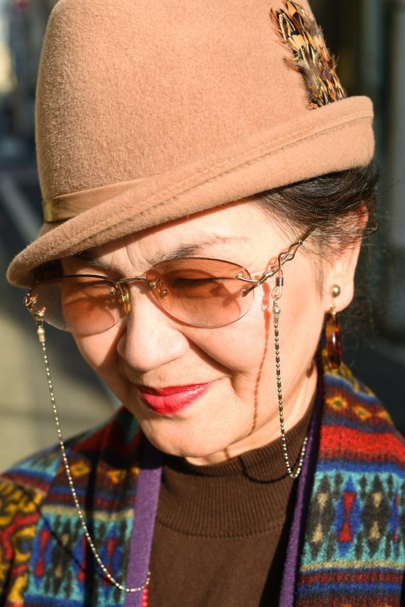 ハットを斜めにかぶった姿が凛々しい