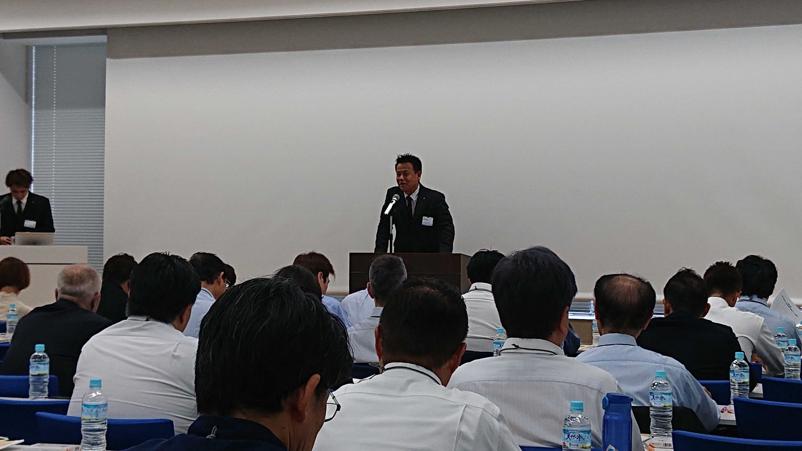 代理店76名、展示メーカー20社が参加