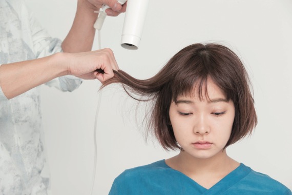 「ベイビードライ」ボブスタイルのスタイリング方法