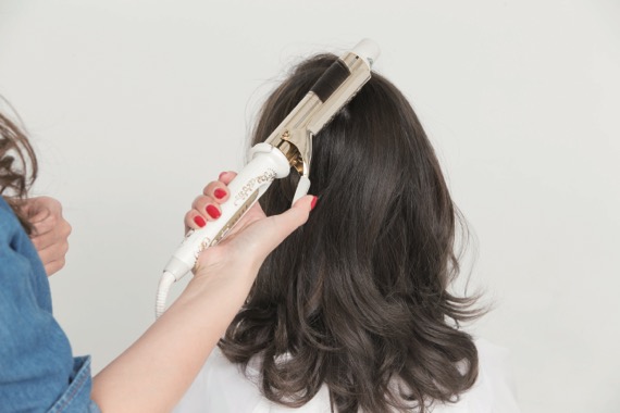 「カラーカールブリーズ」ミディアムレングスのスタイリング方法