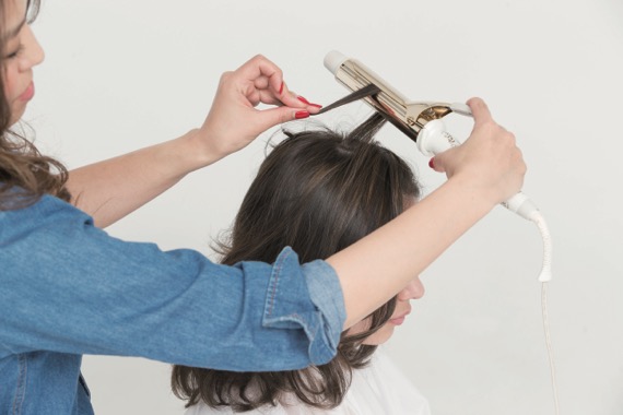 「カラーカールブリーズ」ミディアムレングスのスタイリング方法