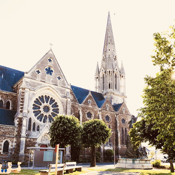 第2弾 在仏美容師・片山芽美のセシボン日記/鍼治療編 4 1時間ほどで終わり、近くにある教会へ