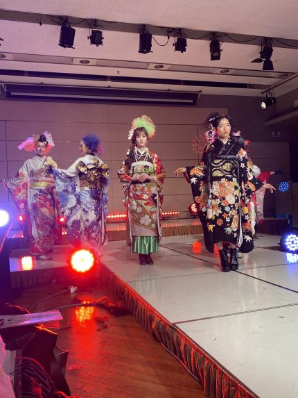 KIMONOstageでレトロモダンな着物のスタイリング