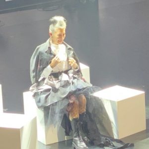 グレイヘアのモデルを立てたukaのステージ