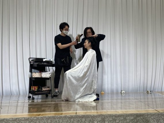 組合員の結髪により、日本髪姿の本格派も