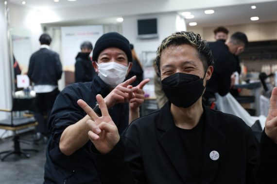 WELLA大阪スタジオでのチャリティーカットの様子