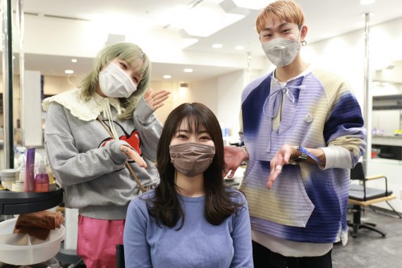 WELLA大阪スタジオでのチャリティーカットの様子