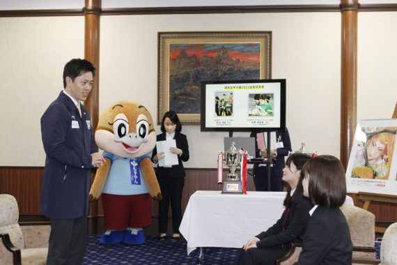 吉村洋文大阪府知事より、お祝いと激励の言葉が贈られた