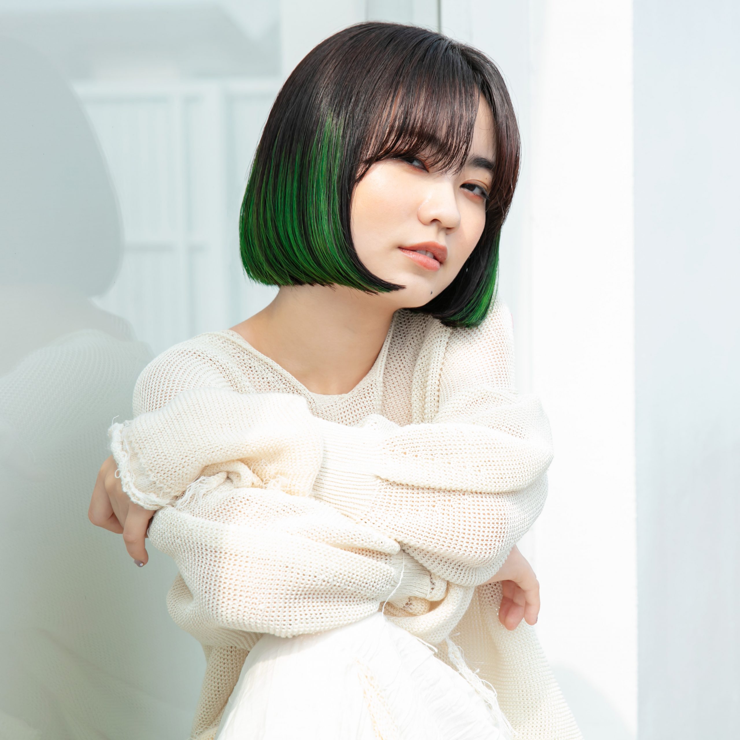 ◎HAIRDESIGN 最小限のブリーチで、最大限のデザイン効果を！爽やかなグリーンのアウターカラー