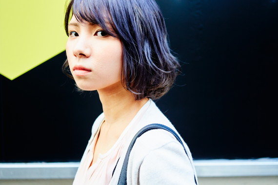 アンニュイな雰囲気をまとわせて