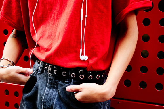 【連載】街とひとを切り取るスナップ/No.27 原田寛之さん 5 ファッションポイントはもちろん「赤」