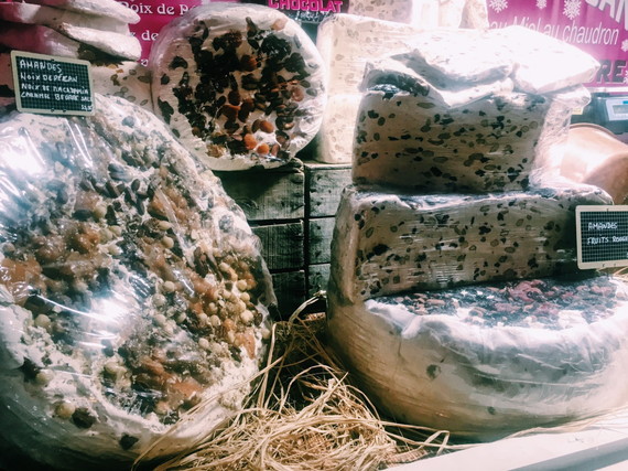 ホットワインを楽しむ様子