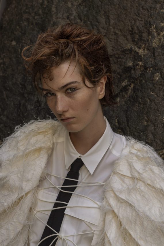 スクエアシルエットでラフな感覚のツーブロックカット