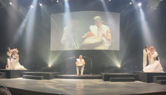 石渡智花、堀部真生によるパフォーマンス