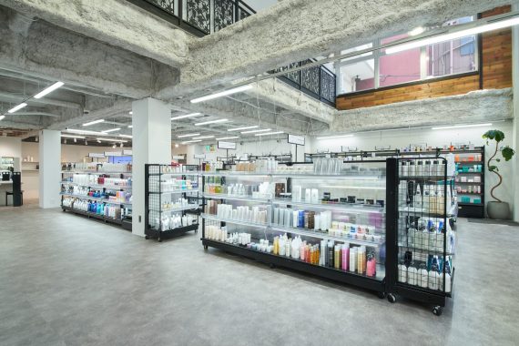 400ブランド以上、約5,000アイテムを揃えた大型ショップスペース