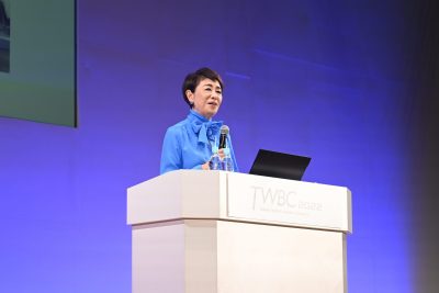 安藤優子氏