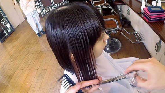 顔まわりを前上がりに