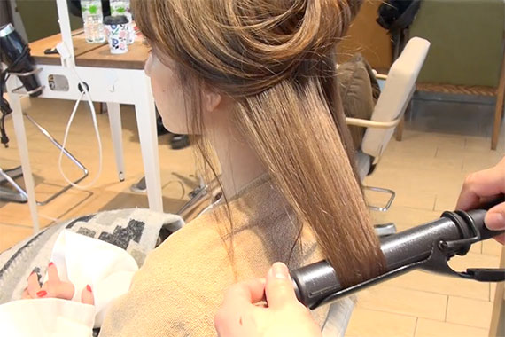 【連載】フォトジェニックなフォトシュートテク 自然光で撮影編 ヘアスタイリング② 8 ここから、動画の手順をおさらい