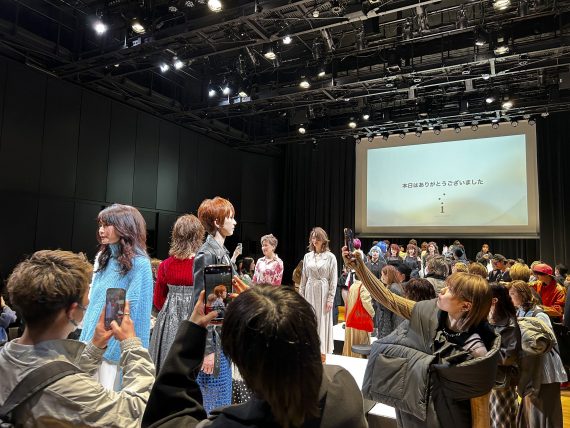 「究極のヘアカラー」とは何かをインタラクティブに探究