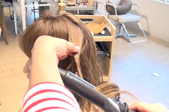 【連載】フォトジェニックなフォトシュートテク 自然光で撮影編 ヘアスタイリング② 22 ここから、動画の手順をおさらい