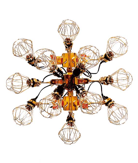 工業用クリップライトを再構築したシャンデリア