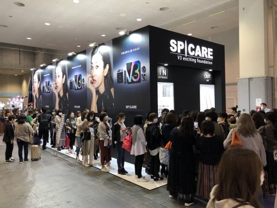 話題の針コスメ『V3ファンデーション』の新製品＆新アンバサダーを発表