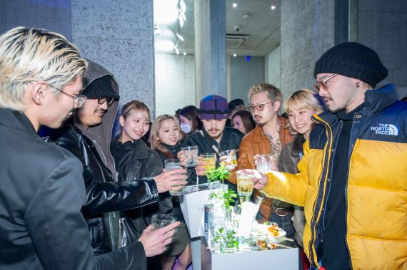 交流を深める参加者