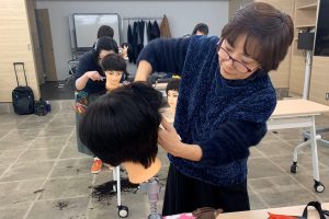 パート勤務の60代女性スタッフ