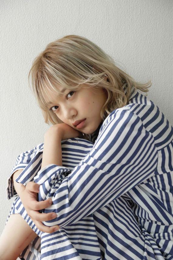 ホワイトベージュヘアカラー