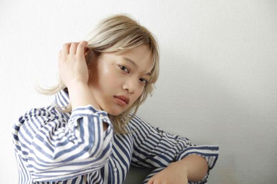 ホワイトベージュヘアカラー