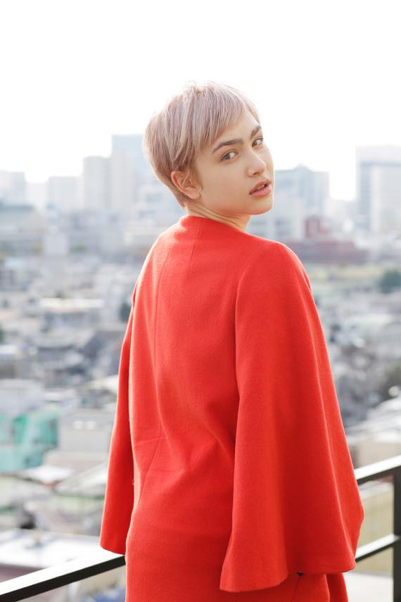 曲のイメージに合わせたピュアなホワイトカラー