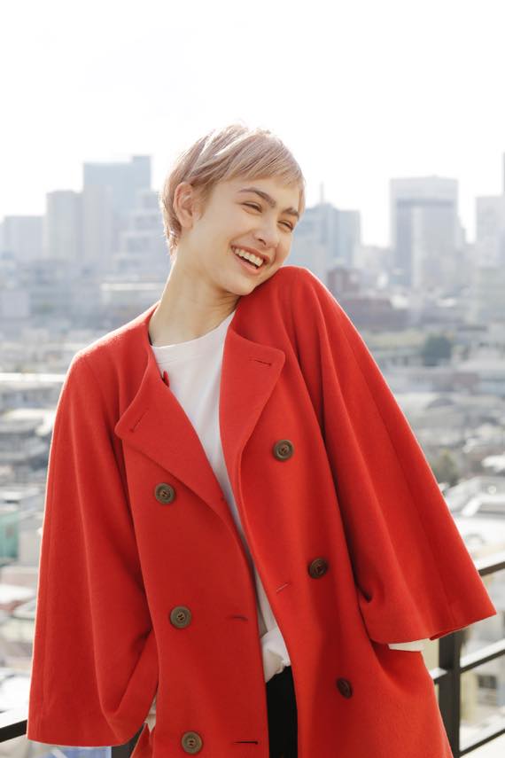 曲のイメージに合わせたピュアなホワイトカラー