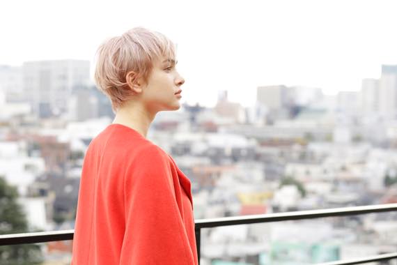 曲のイメージに合わせたピュアなホワイトカラー